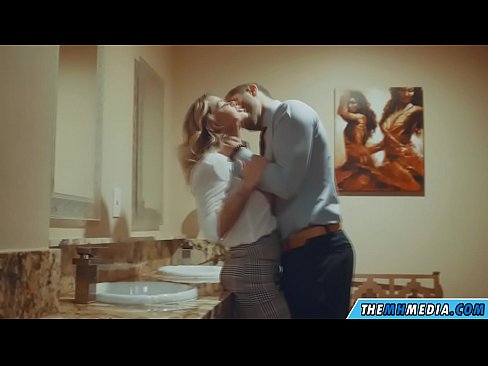 ❤️ Nalika pirang semok seduces sampeyan ing toilet umum ❤ Video anal ing pornojv.bestsexporno.ru